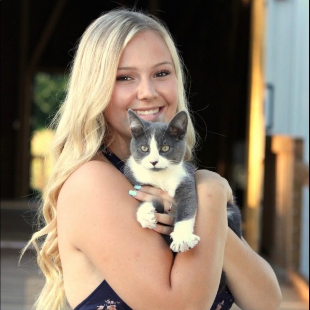 Meet your Posher, Alyssa